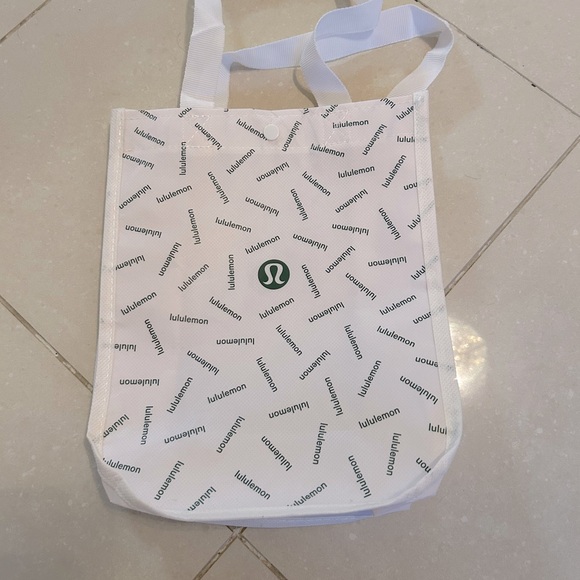 Set of 2 Lululemon reusable shopping bags - Picture 4 of 6